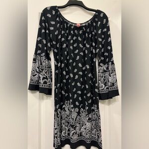 Honeyme Black & White Paisley Long-Sleeve Maxi Dress